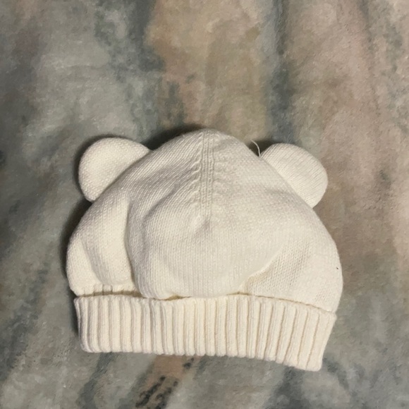 White baby bear hat - Picture 1 of 1
